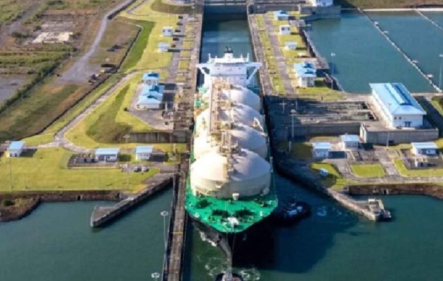 El tercer juegos de esclusas, inaugurado hace 10 años, en junio de 2016, ha permitido que más barcos gaseros crucen el Canal. Cortesía