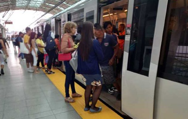 La demanda promedio de pasajeros diarios del metro se ha elevado este año en  forma exponencial debido al conflicto en Medio Oriente.  Pancho Paz