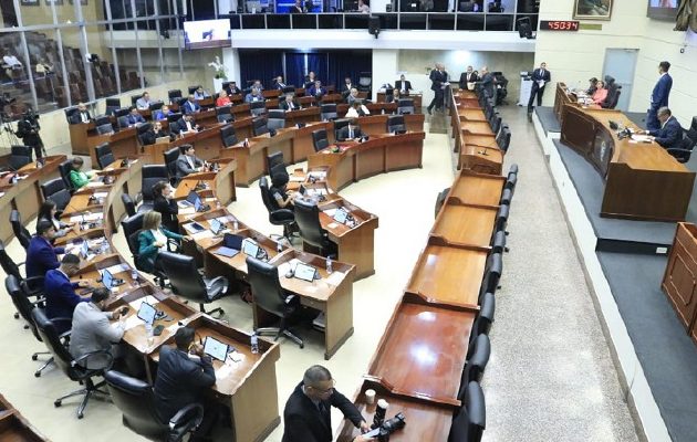 Los miembros de los grupos deberán elegir a su junta directiva.  Cortesía