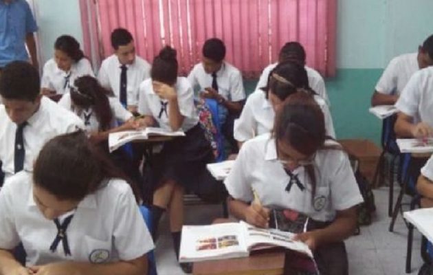 Los planes del Meduca también incluyen la compra de computadoras para los estudiantes. Los planes del Meduca también incluyen la compra de computadoras para los estudiantes. Archivo