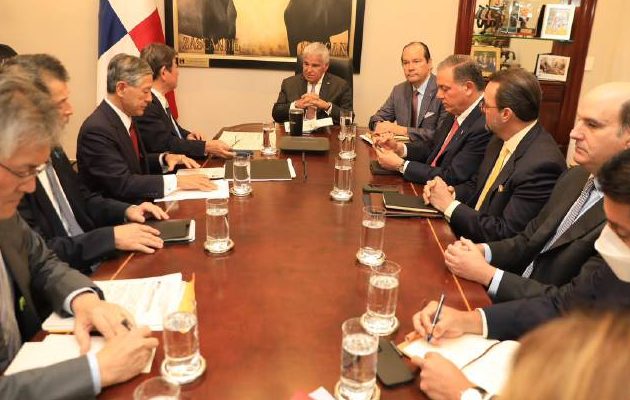 Los funcionarios conversaron sobre la licitación de puertos. Los funcionarios conversaron sobre la licitación de puertos. Cortesía