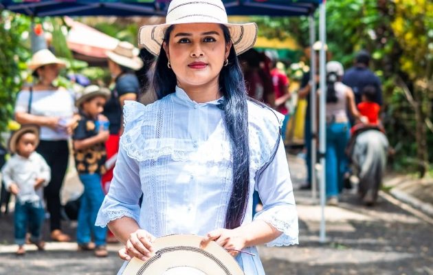 Elita Martínez, se siente muy agradecida con este programa por las fortalezas que ha logrado para seguir creciendo su negocio familiar. Elita Martínez, se siente muy agradecida con este programa por las fortalezas que ha logrado para seguir creciendo su negocio familiar. Foto: Cortesía