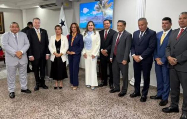 Acto de conformación del grupo multipartidista de intercambio parlamentario con Taiwán.  Cortesía