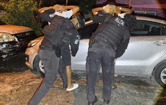 Una medida positiva de los toques de queda es que facilita la labor de la policía al evitar que esté la gente en las calles de las zonas de riesgo donde se decreten. Cortesía