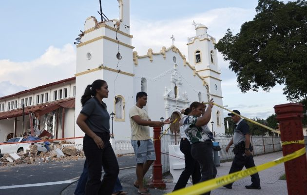 La Catedral San Juan Bautista de Penonomé sufrió afectaciones de consideración en una de sus torres y en los costados. La Catedral San Juan Bautista de Penonomé sufrió afectaciones de consideración en una de sus torres y en los costados. EFE