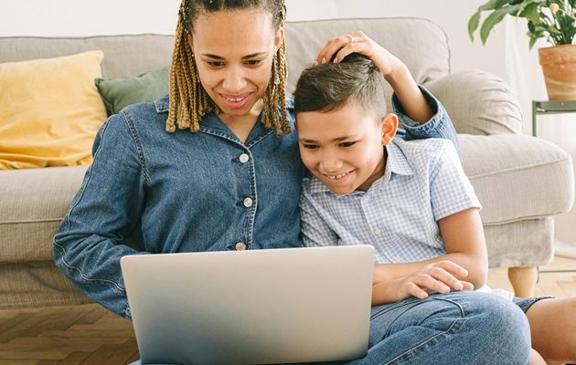  La iniciativa, según su proponente, Luis Duke, busca que los padres dejen de formar largas filas para conseguir cupos escolares.  Foto: Ilustrativa / Pexels