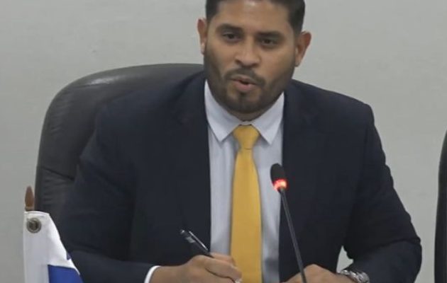 El diputado independiente Jhonathan Vega.