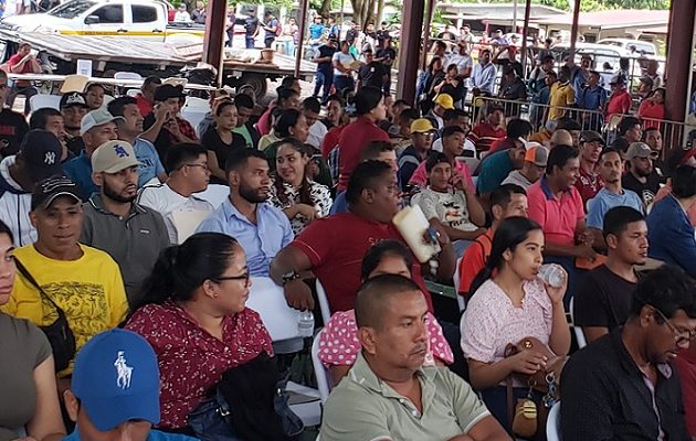 Las personas llegaron desde muy temprano al Municipio de La Pintada. Foto: Fanny Arias Las personas llegaron desde muy temprano al Municipio de La Pintada. Foto: Fanny Arias