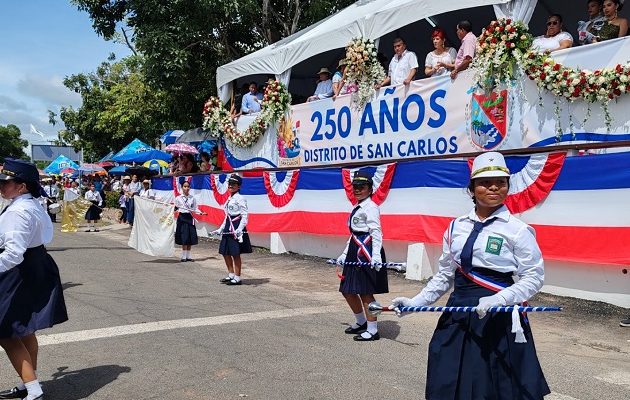 En esta fecha, la población sancarleña también celebra su fiesta patronal en honor a San Carlos Borromeo y la creación de la primera compañía del Cuerpo de Bomberos de la República de Panamá en este distrito. Foto. Eric Montenegro