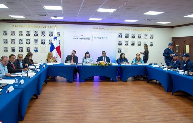 Este sábado se instaló la mesa de la Comisión Nacional de Salario Mínimo. Foto: Mitradel