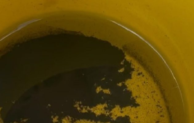 Los moradores aseguran que al agua sale con cierto grado de turbiedad. Foto. Redes Los moradores aseguran que al agua sale con cierto grado de turbiedad. Foto. Redes