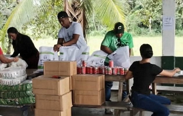 Cada una de las cajas incluirá productos como jamón picnic, piña, arroz, guandú y azúcar. Diomedes Sánchez