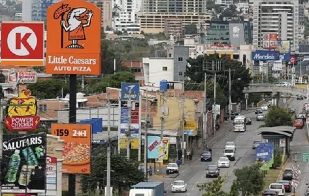 Fotografía de una avenida, en Tegucigalpa (Honduras). Foto: EFE/ Gustavo Amador Fotografía de una avenida, en Tegucigalpa (Honduras). Foto: EFE/ Gustavo Amador
