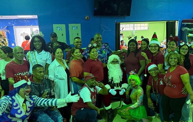 Los pequeños disfrutaron al máximo la fiesta navideña.