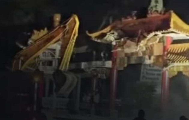 El mirador del puente fue demolido este sábado.