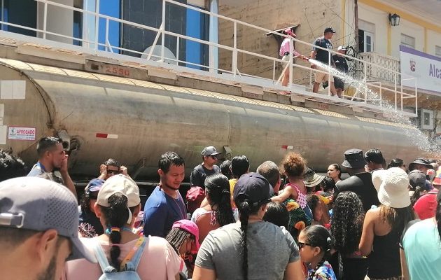 en la ciudad de Chitré, la vicealcaldesa Alba Osorio indicó que las tradicionales mojaderas del 1 de enero iniciarán a las 10:00 de la mañana y se extenderán hasta las 5:00 de la tarde, teniendo como epicentro el Parque Unión. Foto. Thays Domínguez en la ciudad de Chitré, la vicealcaldesa Alba Osorio indicó que las tradicionales mojaderas del 1 de enero iniciarán a las 10:00 de la mañana y se extenderán hasta las 5:00 de la tarde, teniendo como epicentro el Parque Unión. Foto. Thays Domínguez