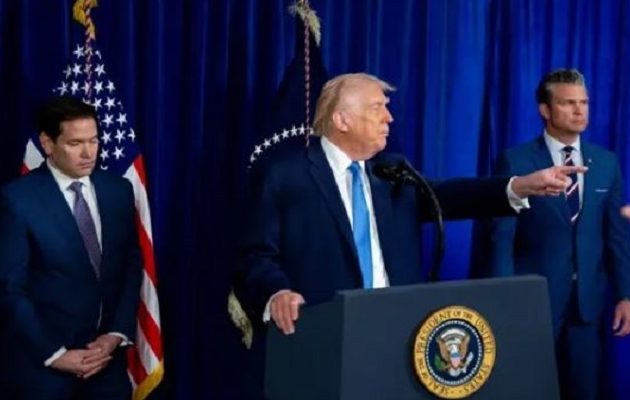  El secretario de Estado de EE. UU., Marco Rubio; el presidente de EE. UU., Donald Trump; y el secretario de Defensa de EE. UU., Pete Hegseth, en conferencia de prensa. Foto: EFE