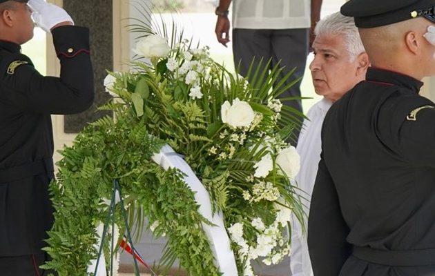 Mulino rindió honor a los mártires, en un acto solemne este viernes. Foto: Cortesía