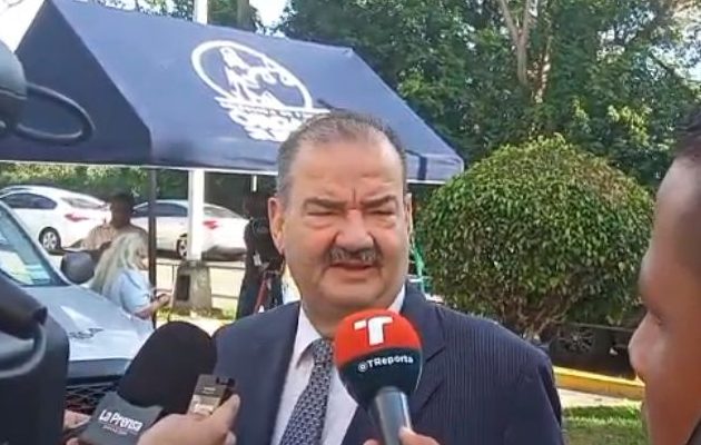 Carlos Carrillo, defensa de Ricardo Martinelli. 