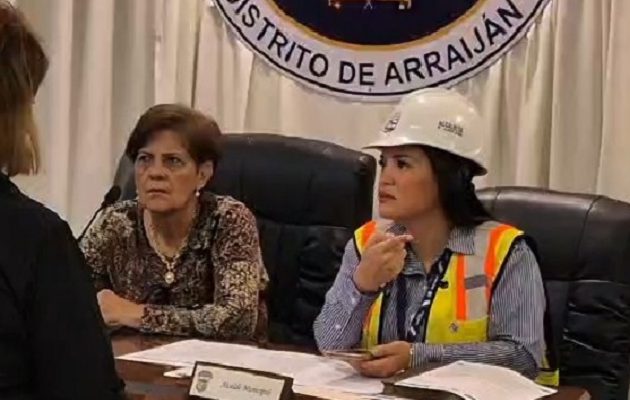 Luzdenia Oliver, presidenta del concejo, explicó que en la reunión se aclaró que, aun cuando se escuchó el planteamiento de la alcaldesa Peñalba, la exoneración de impuestos es potestad de los ediles. Foto. Eric Montenegro