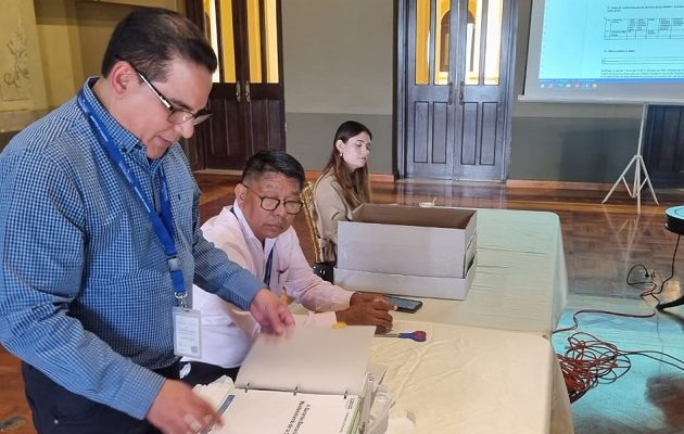 La licitación se realizó en la sede principal del Ministerio de Gobierno en el Casco Antiguo. Foto: Cortesía