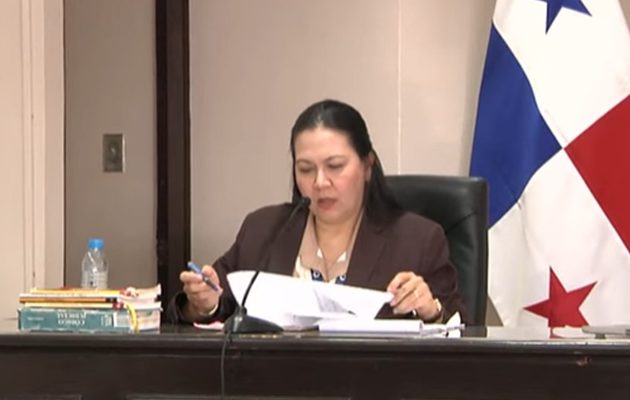 Baloisa Marquínez lleva dos casos a la vez.