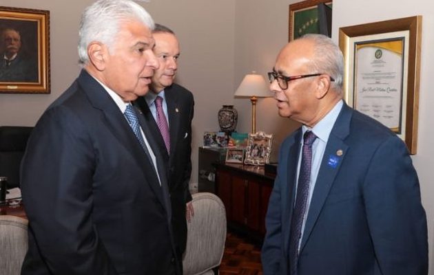 El presidente de la República, José Raúl Mulino, junto al secretario general de la OEA, Albert Ramdin. Foto: Cortesía