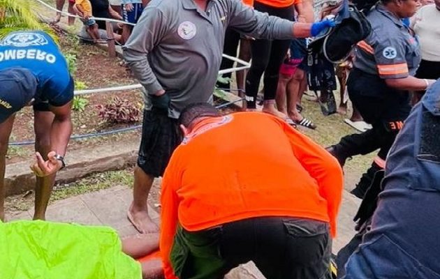 Pese a la advertencia del Sinaproc, las personas se arriesgaron a ir de paseo a estos balnearios.  Foto. Cuerpo de Bomberos
