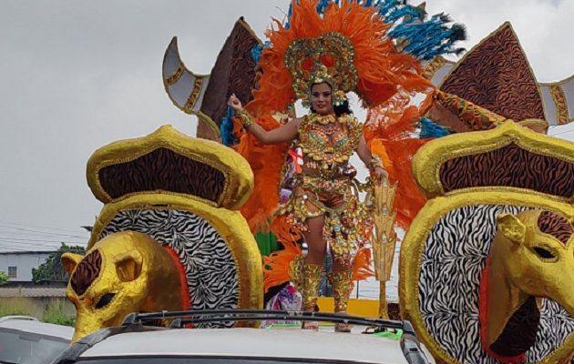 La organización del carnaval de Calle Rosario eligió tener dos reinas: S.R.M. Anelis Aymar y S.R.M. Abigail Marinet. Foto. Eric Montenegro