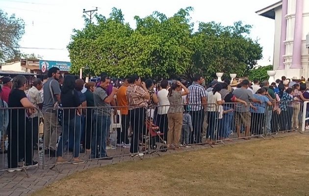 En Atalaya, la fe no solo se proclama, se vive; y en cada testimonio, los creyentes reafirman su convicción de que el milagroso Cristo Jesús Nazareno continúa obrando en la vida de quienes acuden a él con esperanza. Foto. Melquíades Vásquez