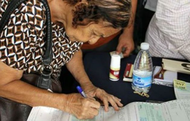 Aún hay personas que no han retirado su Cepadem. Foto: Archivo