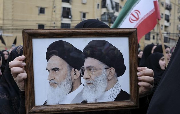 Miles de simpatizantes de Hizbulá se reúnen en Dahye para honrar a Jameneí. Foto: EFE Miles de simpatizantes de Hizbulá se reúnen en Dahye para honrar a Jameneí. Foto: EFE