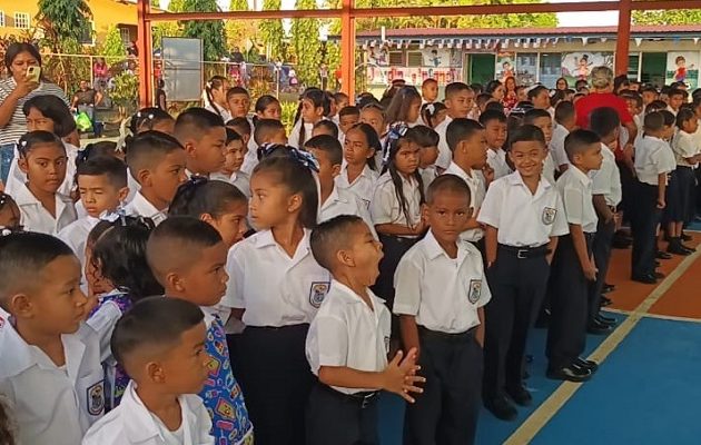Los estudiantes inician con gran entusiasmo el primer día de clases en Veraguas. Foto. Melquíades Vásquez Los estudiantes inician con gran entusiasmo el primer día de clases en Veraguas. Foto. Melquíades Vásquez