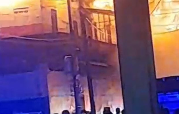 Incendio de caserón en calle 12. Foto: Diomedes Sánchez