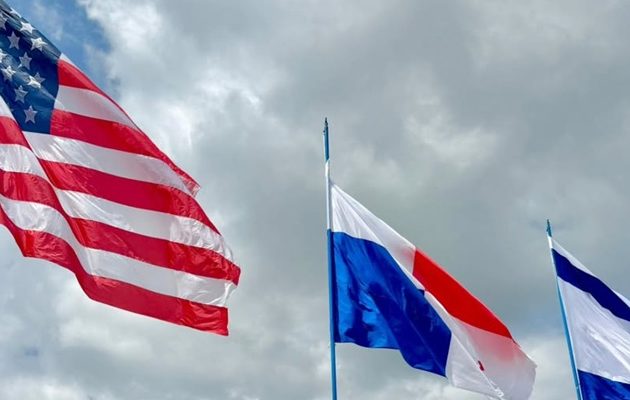 Las banderas se izaron en la  Comunidad Apostólica Hosanna en Panamá.