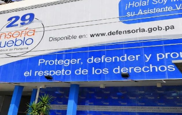 Sede de la Defensoría del Pueblo, ubicada en Vía España, después del cruce con la Vía Fernández de Córdoba. Foto: Cortesía