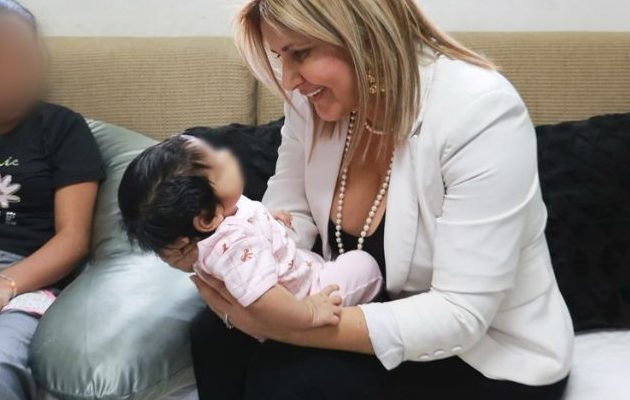 La directora de la Senniaf, Lilibeth Cárdenas, visitó el albergue. Foto: Cortesía