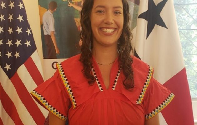 Celeste Noraian cuenta sobre su experiencia como voluntaria en el Cuerpo de Paz.  Foto: Fanny Arias