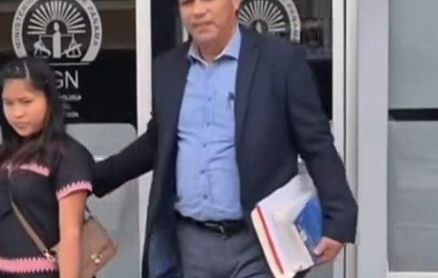 Kenibeth Saldaña, madre de la bebé, junto a su abogado Gustavo Pinzón. Kenibeth Saldaña, madre de la bebé, junto a su abogado Gustavo Pinzón.