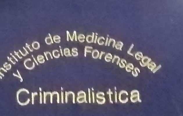 La víctima presentaba varios orificios de entrada de proyectiles de arma de fuego en la cabeza. Foto. Eric Montenegro La víctima presentaba varios orificios de entrada de proyectiles de arma de fuego en la cabeza. Foto. Eric Montenegro
