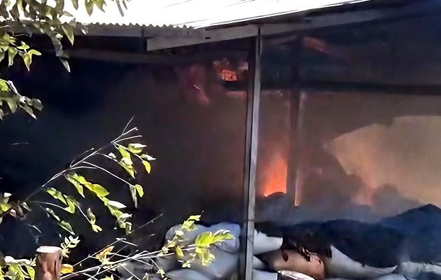 En las labores participaron al menos diez unidades de bomberos, con apoyo de varios carros cisterna y personal privado presente en el área En las labores participaron al menos diez unidades de bomberos, con apoyo de varios carros cisterna y personal privado presente en el área