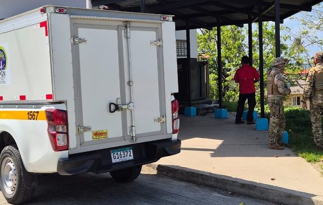 Al lugar se apersonaron funcionarios del Ministerio Público para hacer la investigación de este hallazgo, recoger indicios y otras evidencias del caso. Foto. Diómedes Sánchez 