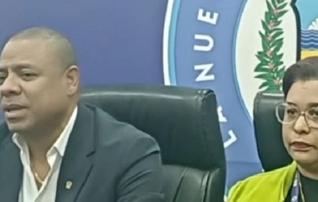 El alcalde de Colón Diógenes Galván dijo que se podría limitar el personal en las oficinas y modificar el horario de trabajo de los empleados municipales. Foto. Cortesía El alcalde de Colón Diógenes Galván dijo que se podría limitar el personal en las oficinas y modificar el horario de trabajo de los empleados municipales. Foto. Cortesía