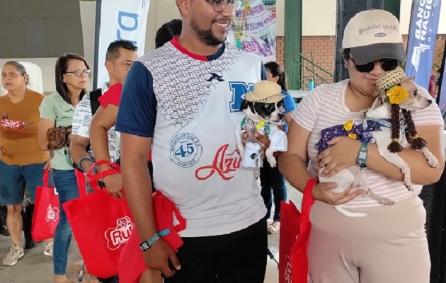 Durante la jornada, se premiaron perros de diferentes razas y edades, incluyendo categorías de disfraces y dinámicas recreativas. Foto. Thays Domínguez