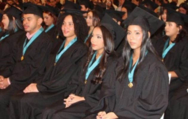 Algunos de los graduandos. Foto: Cortesía Algunos de los graduandos. Foto: Cortesía