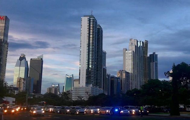 Panamá cuenta con una banca digitalizada. Foto: Pexels/ Aphotox