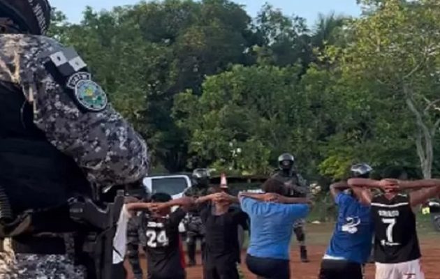 La Policía Nacional continúa la búsqueda de los reos fugados.