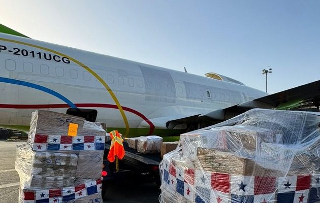 Los aportes son clasificados en pallets para los vuelos salientes. Foto: Cortesía