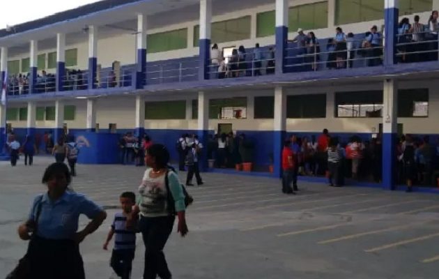 Entre los colegios que se suspenderan las clases está el Félix Olivares. Foto. Archivo
