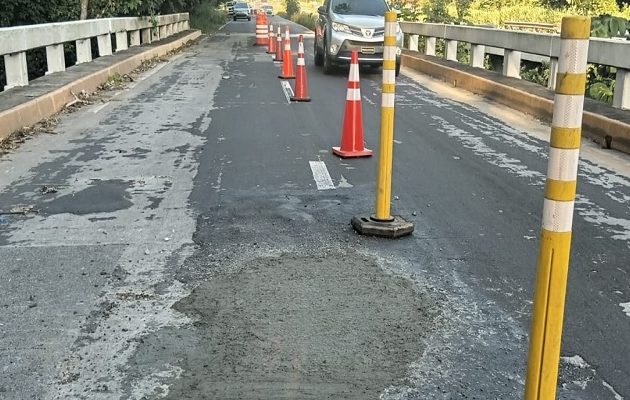 MOP culmina atención crítica en el puente sobre el río Chico en Antón. Foto: Cortesía MOP culmina atención crítica en el puente sobre el río Chico en Antón. Foto: Cortesía